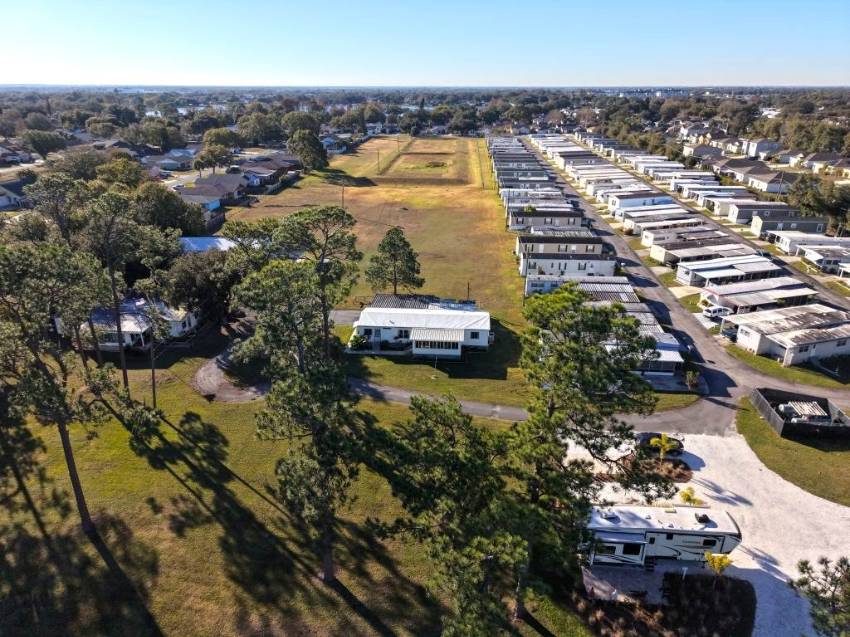 Winter Haven, FL Mobile Home for Sale located at 81 Stebbins Drive Grove Shores